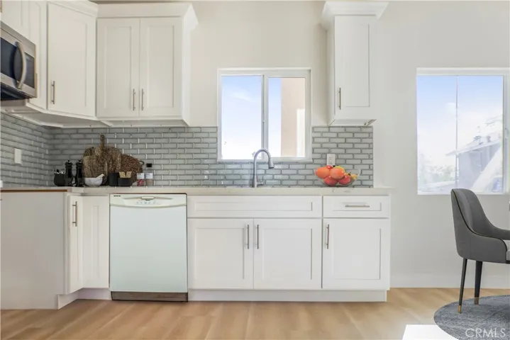 New construction unit with virtual staging