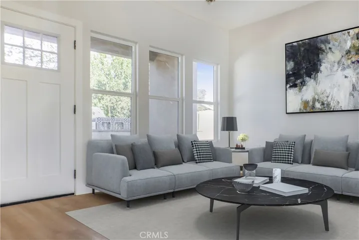 New construction unit with virtual staging