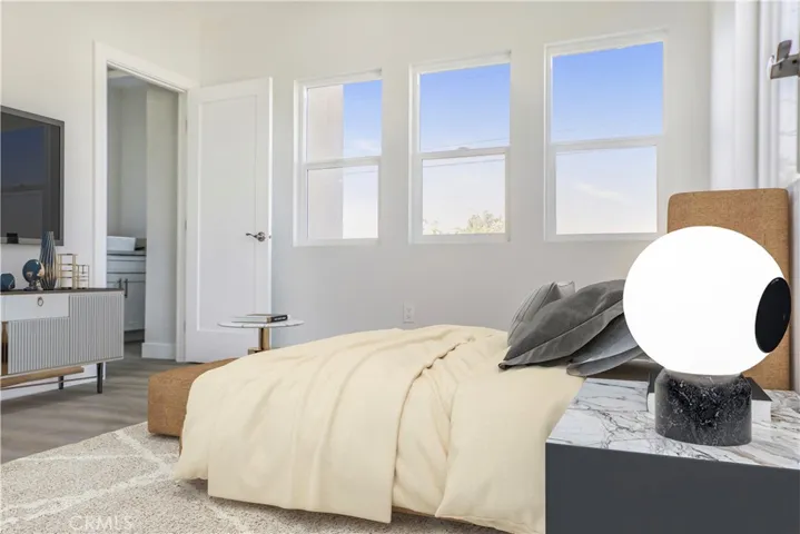 New construction unit with virtual staging