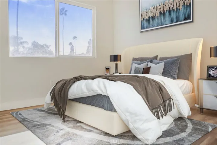 New construction unit with virtual staging