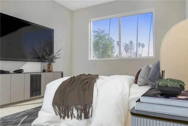 New construction unit with virtual staging