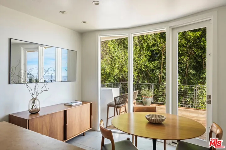 1568 Viewsite Drive, Los Angeles, California 90069