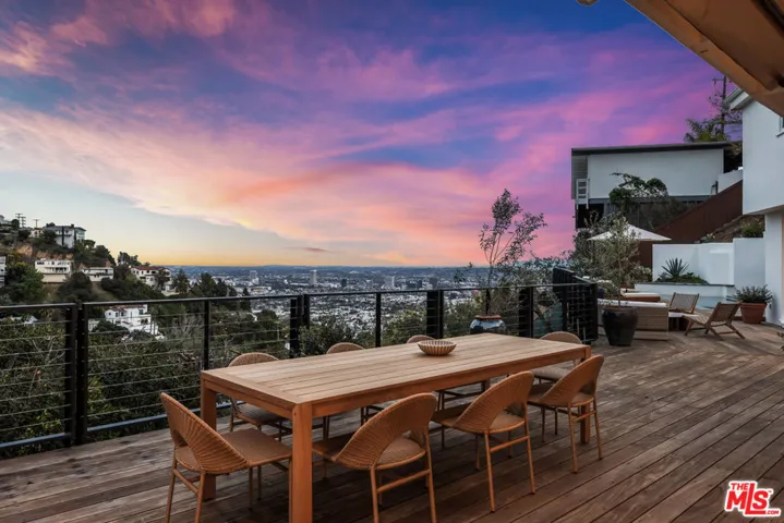 1568 Viewsite Drive, Los Angeles, California 90069