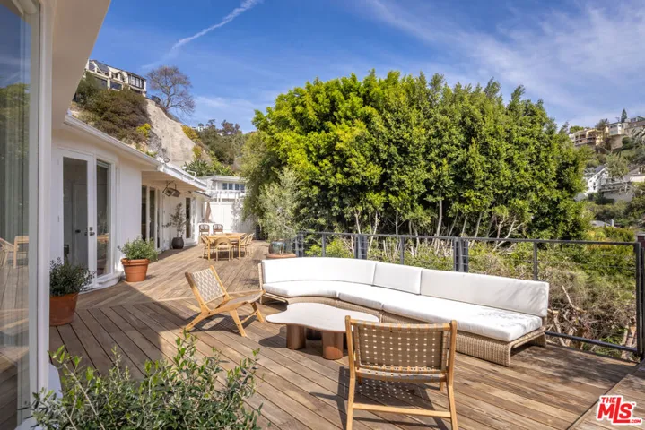 1568 Viewsite Drive, Los Angeles, California 90069