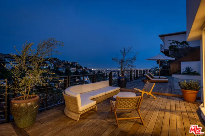 1568 Viewsite Drive, Los Angeles, California 90069