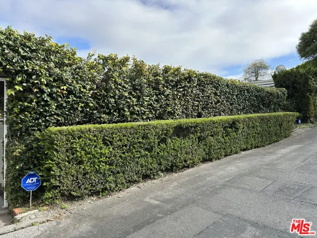 1568 Viewsite Drive, Los Angeles, California 90069