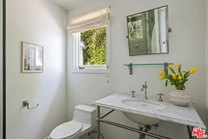 1568 Viewsite Drive, Los Angeles, California 90069