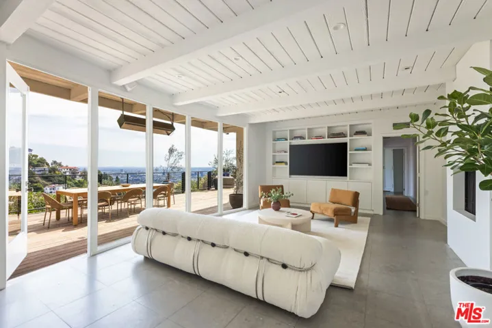 1568 Viewsite Drive, Los Angeles, California 90069