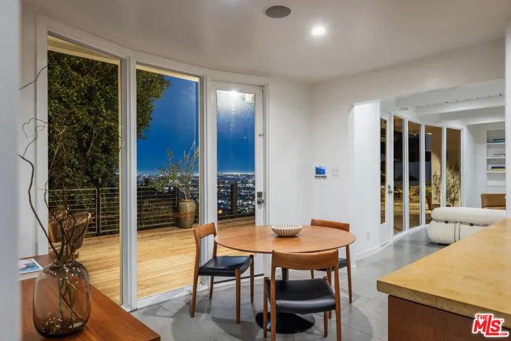 1568 Viewsite Drive, Los Angeles, California 90069