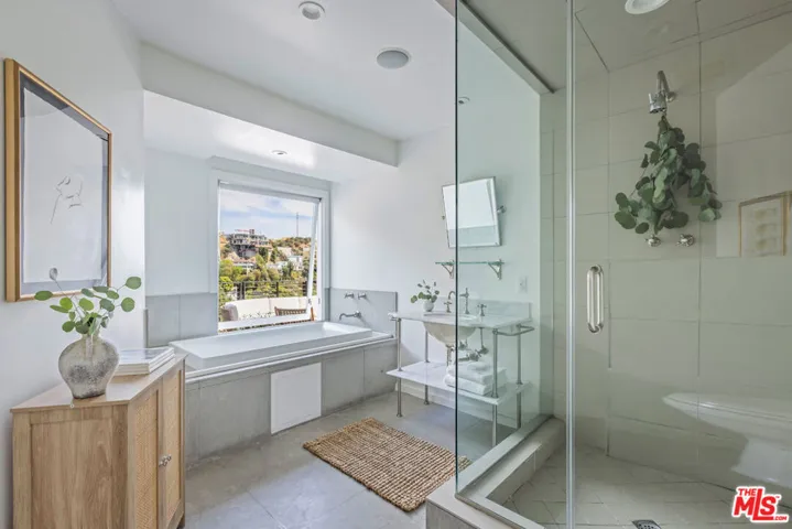 1568 Viewsite Drive, Los Angeles, California 90069