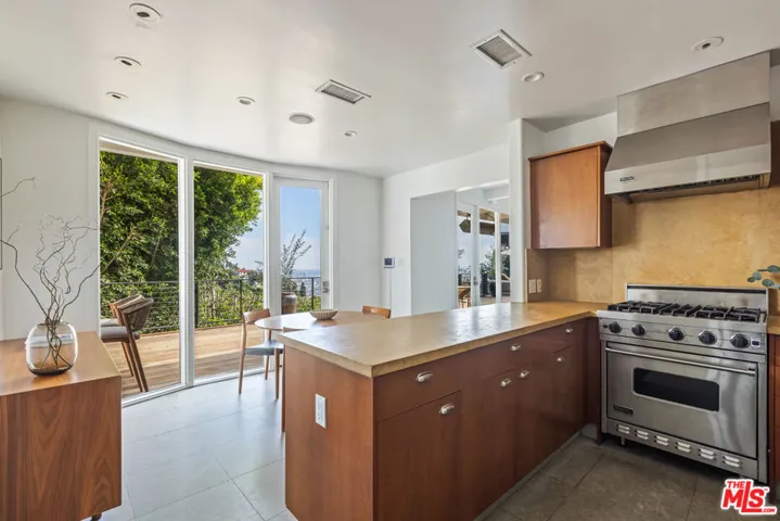 1568 Viewsite Drive, Los Angeles, California 90069