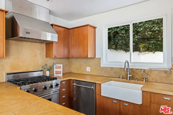 1568 Viewsite Drive, Los Angeles, California 90069