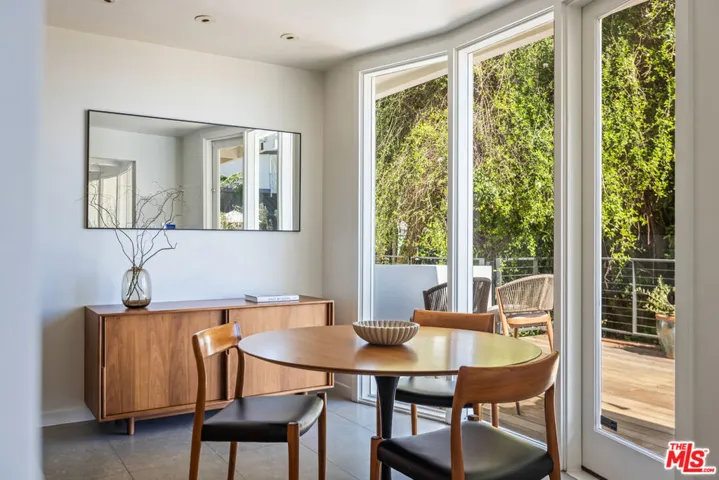 1568 Viewsite Drive, Los Angeles, California 90069