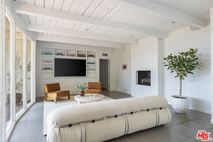 1568 Viewsite Drive, Los Angeles, California 90069