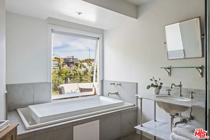 1568 Viewsite Drive, Los Angeles, California 90069