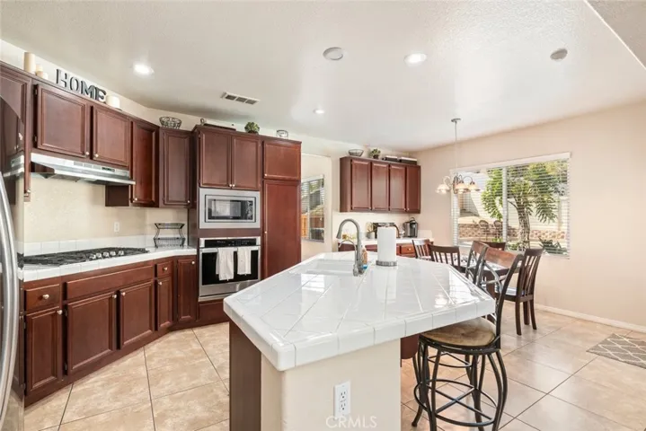 46123 Drymen Avenue, Temecula, California 92592