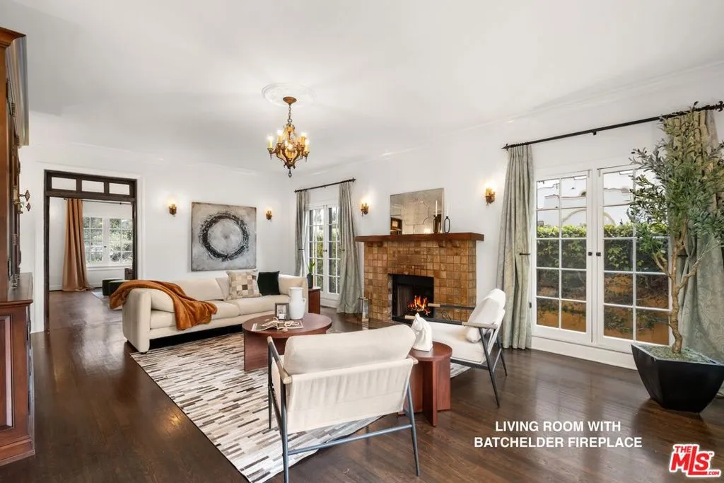 898 S Windsor Boulevard, Los Angeles, California 90005 home-pic-3