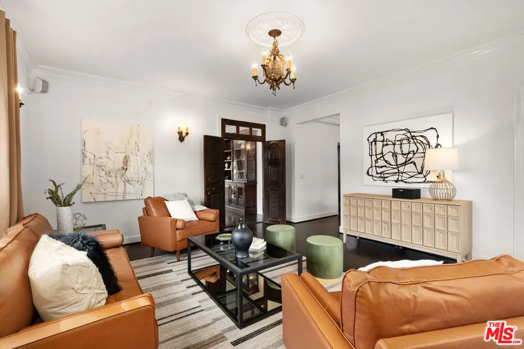 898 S Windsor Boulevard, Los Angeles, California 90005 home-pic-6