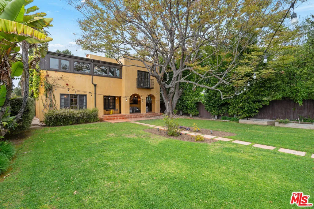 898 S Windsor Boulevard, Los Angeles, California 90005 home-pic-25