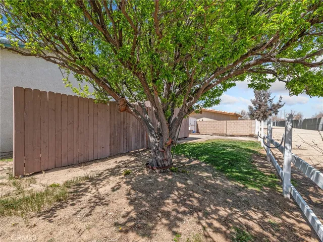 19030 Pimlico Road, Apple Valley, California 92308