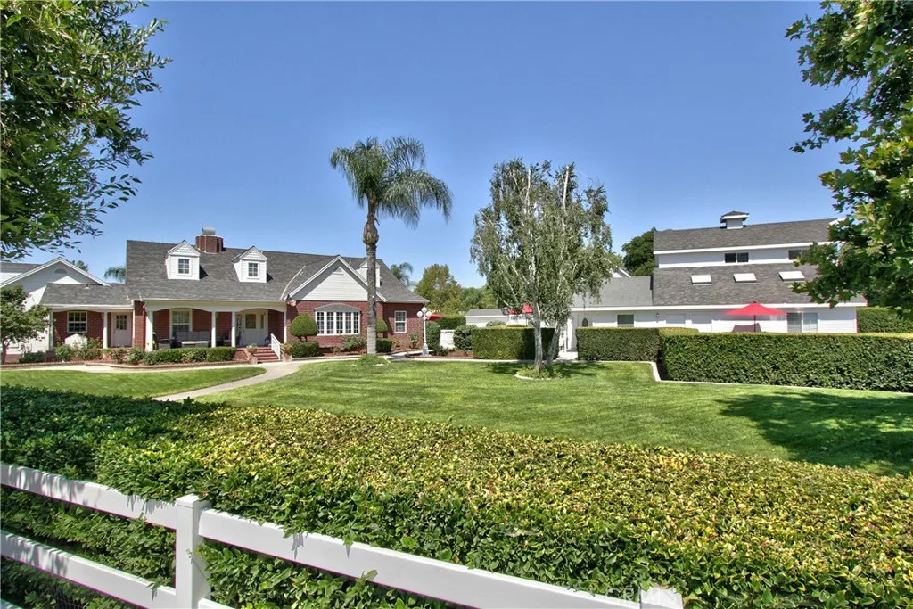 41548 Hutchison Court, Murrieta, California 92562 home-pic-4