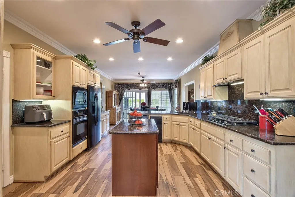 41548 Hutchison Court, Murrieta, California 92562 home-pic-27