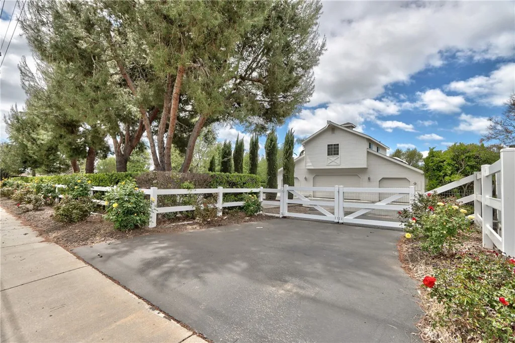 41548 Hutchison Court, Murrieta, California 92562 home-pic-3