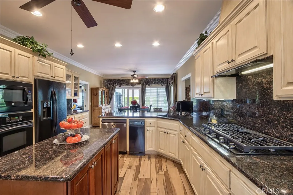 41548 Hutchison Court, Murrieta, California 92562 home-pic-32