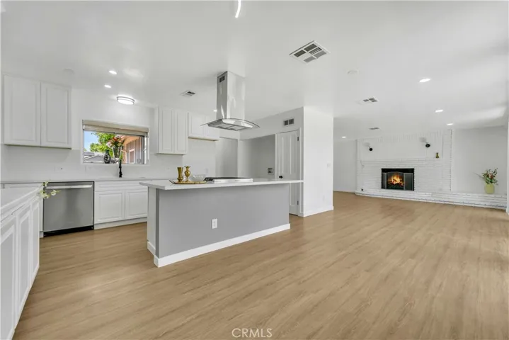44546 E 3rd Street E, Lancaster, California 93535