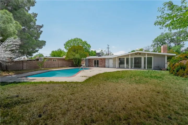 44546 E 3rd Street E, Lancaster, California 93535