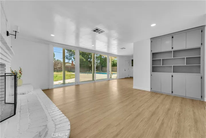 44546 E 3rd Street E, Lancaster, California 93535