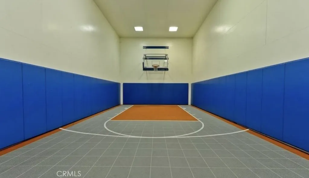 21500 Burbank Boulevard 201, Woodland Hills, California 91367 home-pic-16