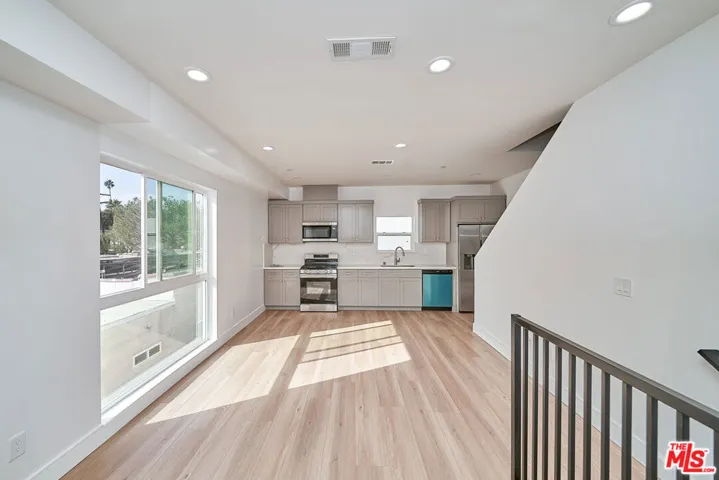 1108 Queen Anne Place 1108, Los Angeles, California 90019