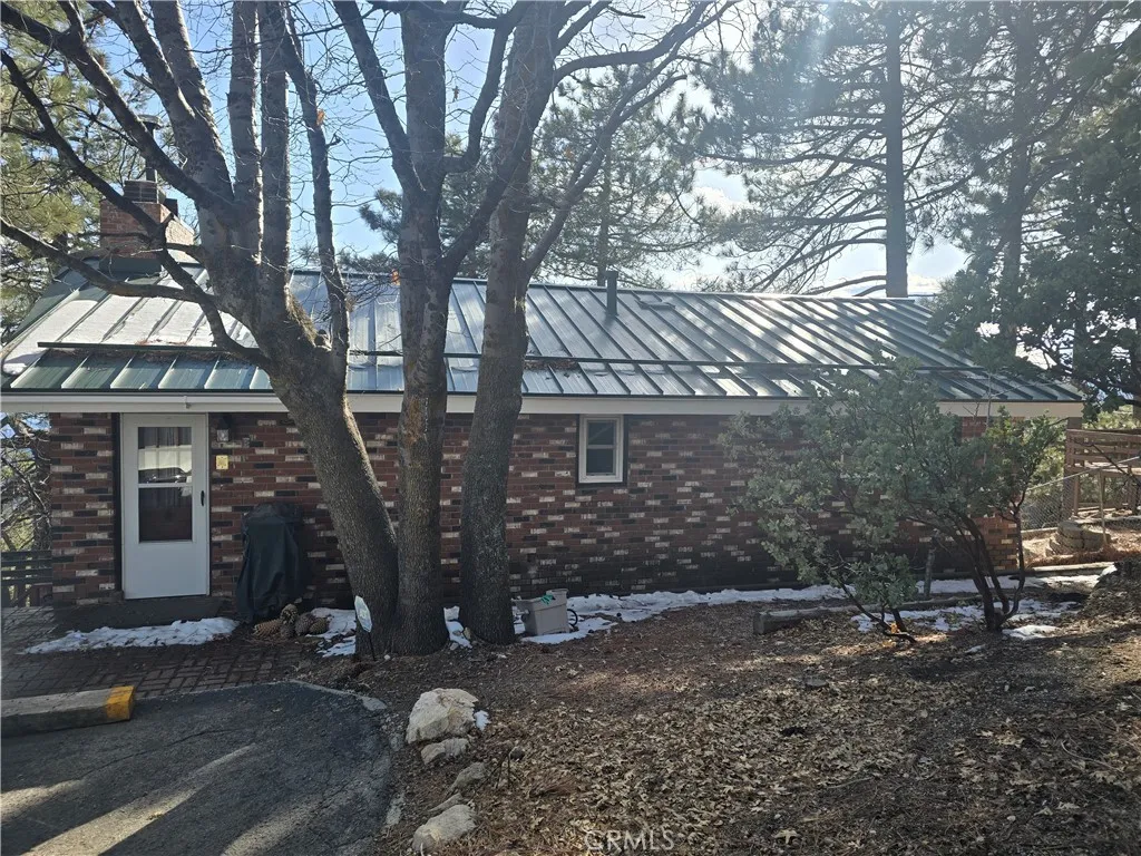 30748 Knoll View Drive, Running Springs, California 92382 home-pic-1