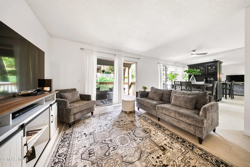 255 Sequoia Court 21, Thousand Oaks, California 91360 home-pic-6