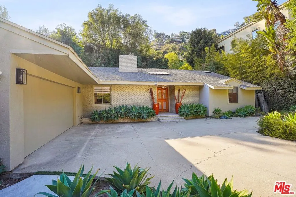 1323 Roscomare Road, Los Angeles, California 90077 home-pic-32