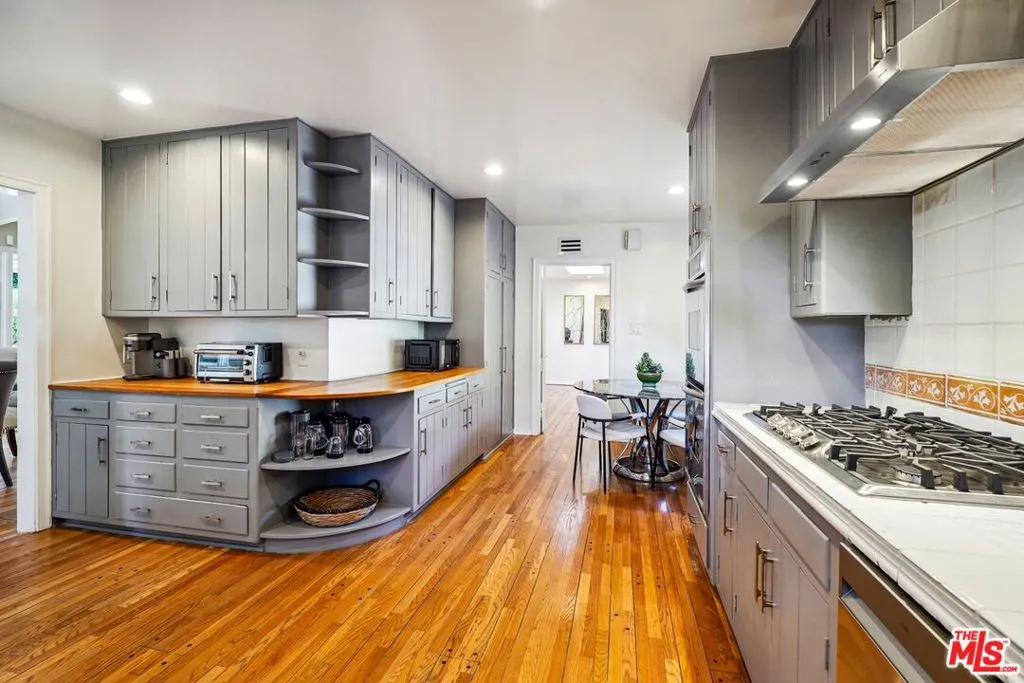 1323 Roscomare Road, Los Angeles, California 90077 home-pic-3