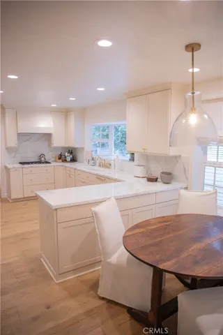 Kitchen eat area
