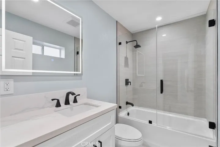 All new and upgraded bathroom