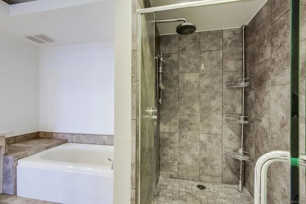 877 Island 807, San Diego, California 92101 home-pic-32