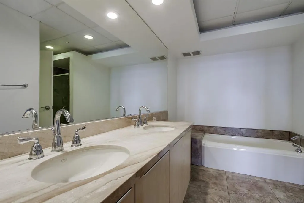 877 Island 807, San Diego, California 92101 home-pic-34