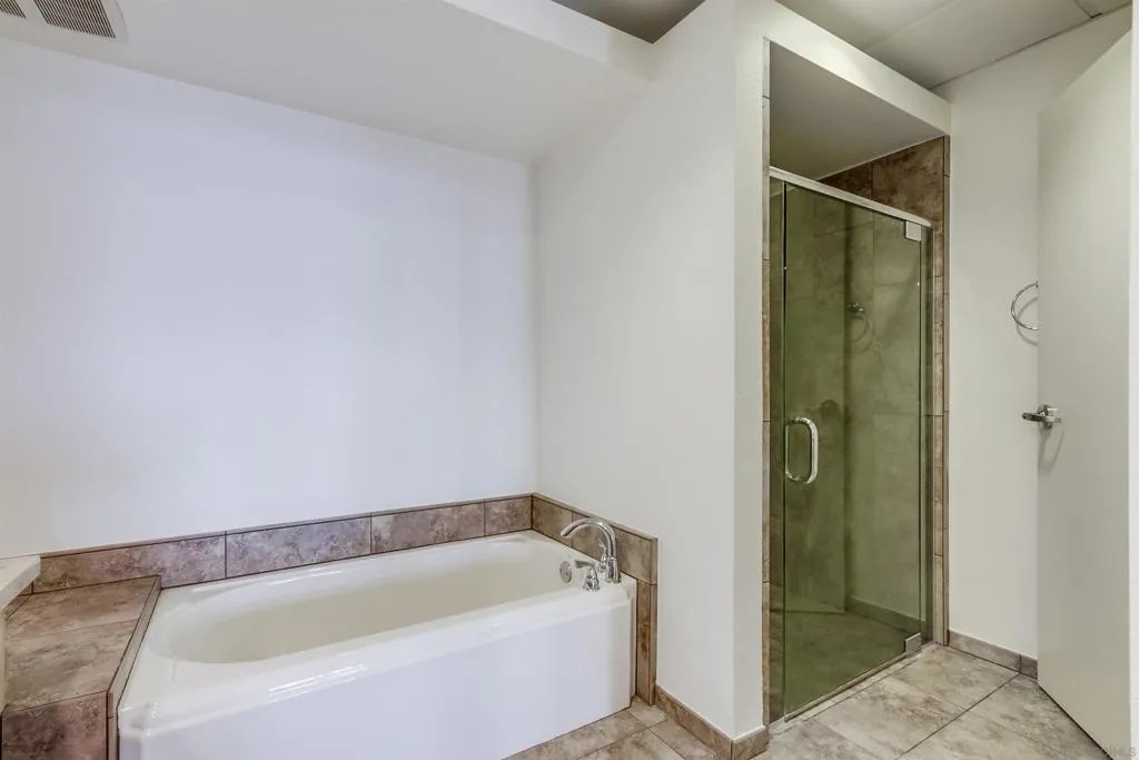 877 Island 807, San Diego, California 92101 home-pic-31