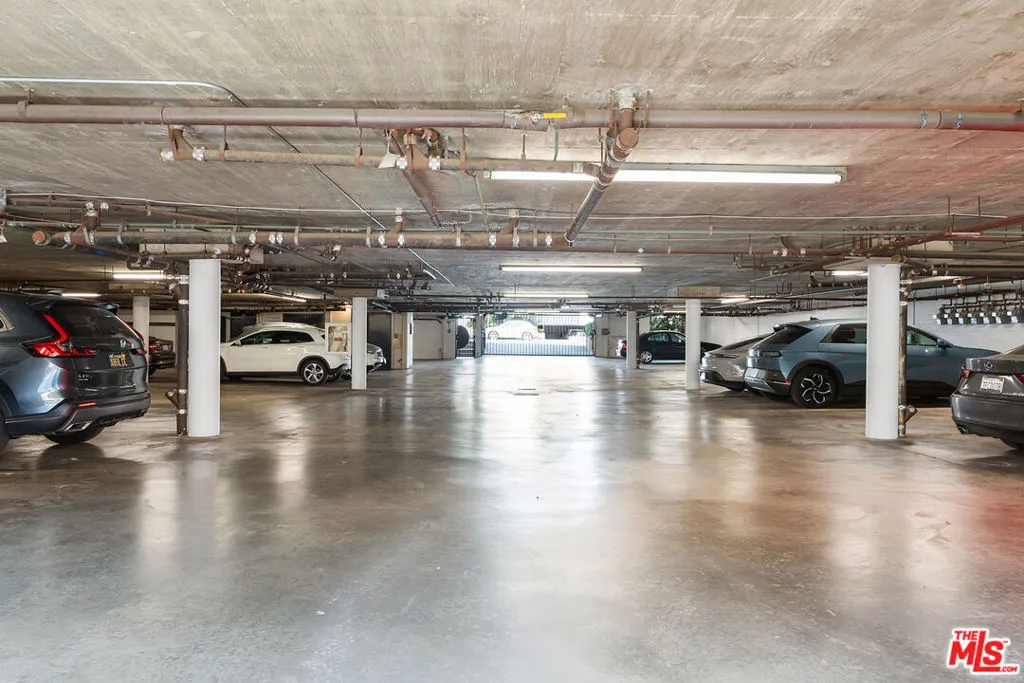 1433 Barry Avenue 103, Los Angeles, California 90025 home-pic-22