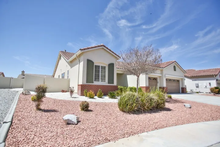 10280 Silverberry Street, Apple Valley, California 92308