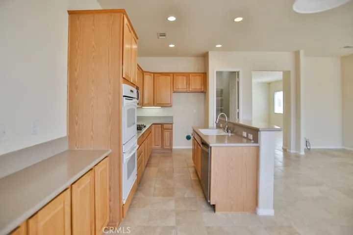 10280 Silverberry Street, Apple Valley, California 92308