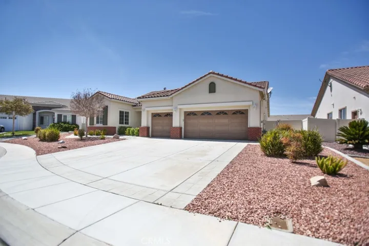 10280 Silverberry Street, Apple Valley, California 92308