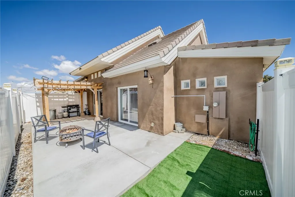 10022 Silver Rock Road, Pinon Hills, California 92372 home-pic-6