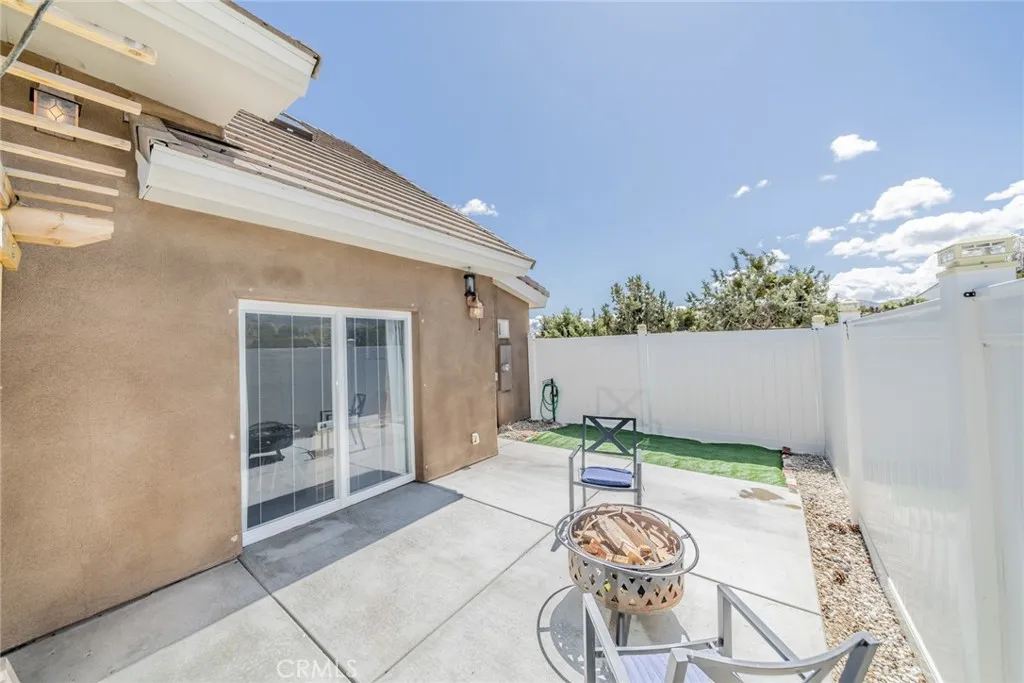 10022 Silver Rock Road, Pinon Hills, California 92372 home-pic-5