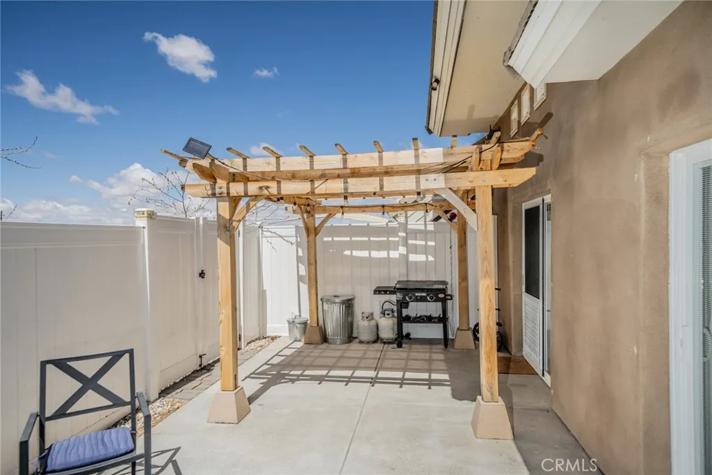 10022 Silver Rock Road, Pinon Hills, California 92372 home-pic-7