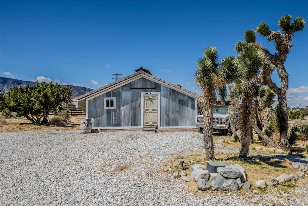 10022 Silver Rock Road, Pinon Hills, California 92372 home-pic-41